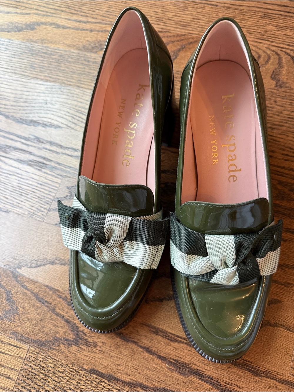 kate spade Leandra Olive Patent Loafers with Two-Tone Bow size 9B